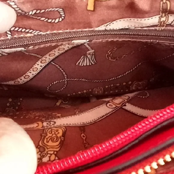 Elegant Red Handbag - Picture 2 of 12